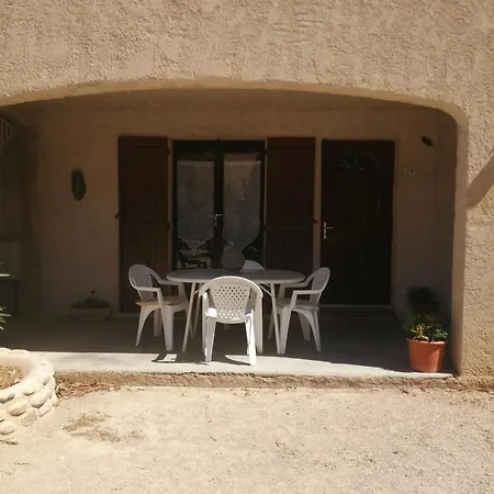 Le Cigalou شقة